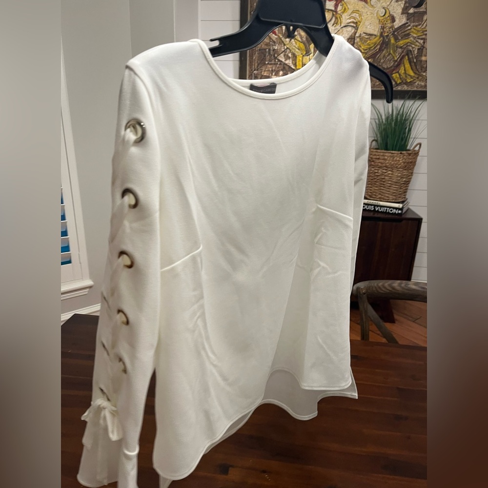 Never worn. Vincent Camuto long sleeved top. Purchased in 2020. Tags still on.